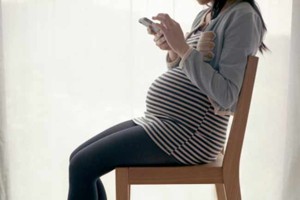 Sử dụng điện thoại đúng cách không hại đến thai nhi