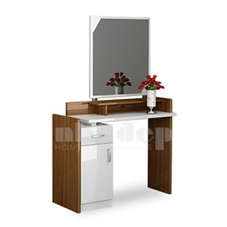 អ្នកវិភាគតុតុបតែង រ៉ូយ៉ាល់ 01