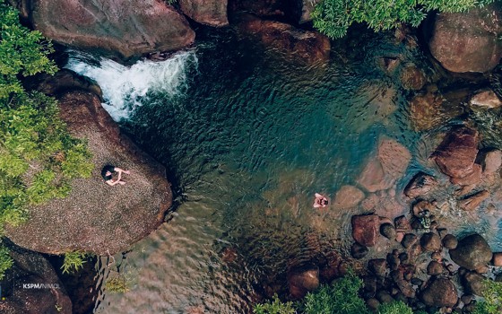 ទឹកធ្លាក់អន្លង់ខៀវ  ខេត្ត​កំពត 