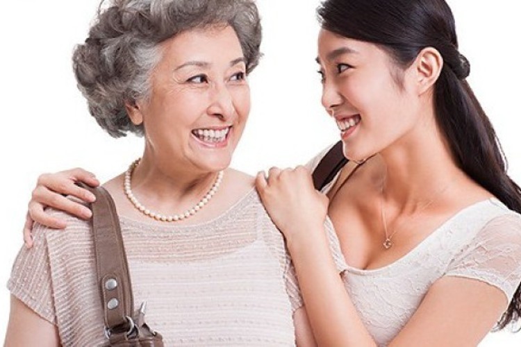 Mẹ đẻ "bóng gió" cấm con gái về nhà ngoại ăn Tết