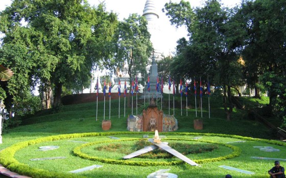 វត្តភ្នំដូនពេញ ឬ វត្តភ្នំ នៅទីក្រុងភ្នំពេញ