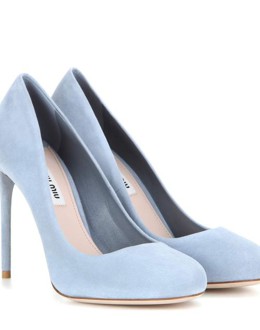 ស្បែកជើង​កែង