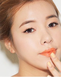 Trang điểm xuống phố với gam màu cam dịu dàng đầy cá tính