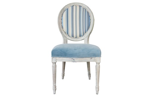 កៅអីអាហារពណ៌ខៀវ