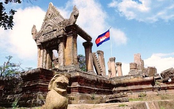  ប្រាសាទ​ព្រះវិហារ   គឺជារមណីយដ្ឋាននៅខេត្ត​ព្រះវិហារ​