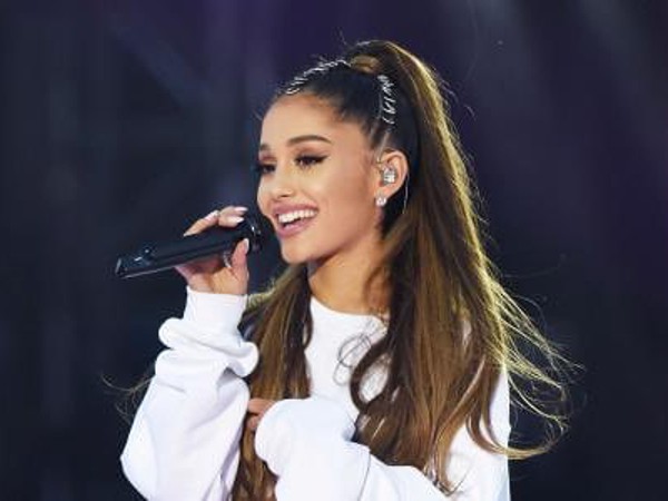 Đây chính xác là 3 thứ luôn có trong tủ đồ của Ariana Grande