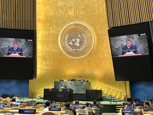 តំណាងអចិន្ត្រៃយ៍កម្ពុជាប្រចាំ អ.ស.ប. បញ្ជាក់សាជាថ្មីពីជំហរមិនងាករេរបស់កម្ពុជា ក្នុងការគោរពយ៉ាងមុតមាំនូវច្បាប់អន្តរជាតិ និងធម្មនុញ្ញអ.ស.ប. ប្រកាន់ខ្ជាប់នូវការដោះស្រាយជម្លោះដោយសន្តិវិធី និងគោរពបូរណភាពទឹកដី និងអធិបតេយ្យជាតិ