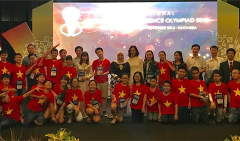 Vượt qua nhiều đội mạnh, tuyển Toán Việt Nam dẫn đầu kì thi quốc tế