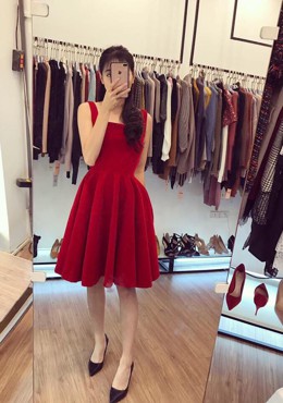 Đầm xoè cổ vuông