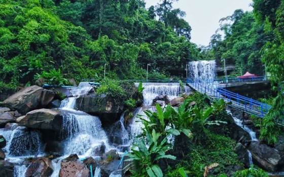 រមណីយដ្ឋានទឹកធ្លាក់តាដា​ ខេត្តកំពត