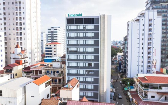 សណ្ឋាគារ Emerald Hotel Residence រាជធានីភ្នំពេញ