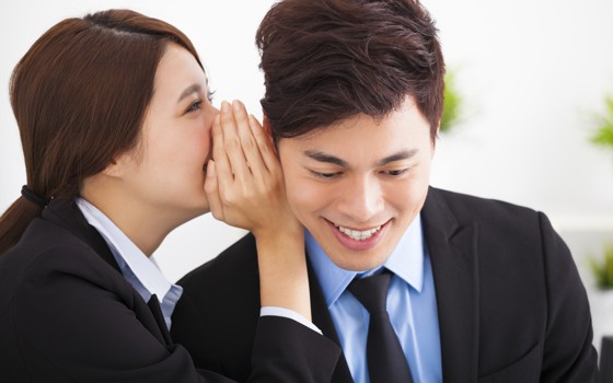 Cách ứng xử và đối mặt với tin đồn nơi công sở