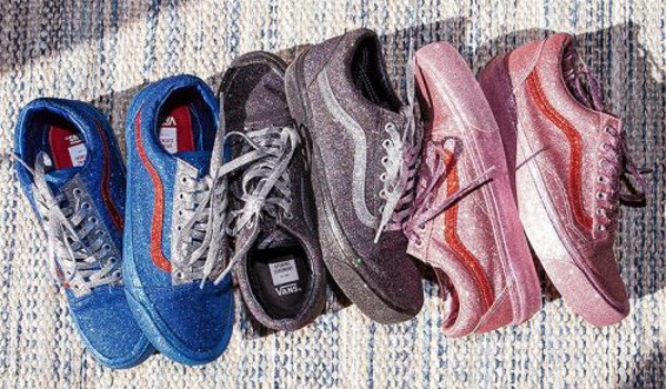 Giày thể thao với những chi tiết cách điệu minh chứng cho mốt "bánh bèo" chẳng trừ một ai