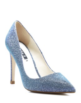 ស្បែកជើង​កែង