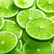 Vì sao nên uống nước chanh ấm vào buổi sáng?