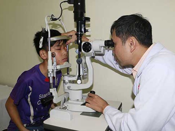 Thiếu niên mất ngón tay, hỏng mắt vì nghịch kíp nổ