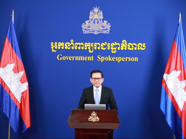 អ្នកនាំពាក្យរាជរដ្ឋាភិបាលកម្ពុជា ចាត់ទុកសកម្មភាពពង្រាយទូរកុងតឺន័រ រាយលួសបន្លា និងលួចសម្បត្តិពលរដ្ឋស៉ីវិលកម្ពុជាពីសំណាក់ទាហានថៃ ជាទង្វើខុសច្បាប់អន្ដរជាតិ និងបំពានលើខ្សែព្រំដែនអន្ដរជាតិ