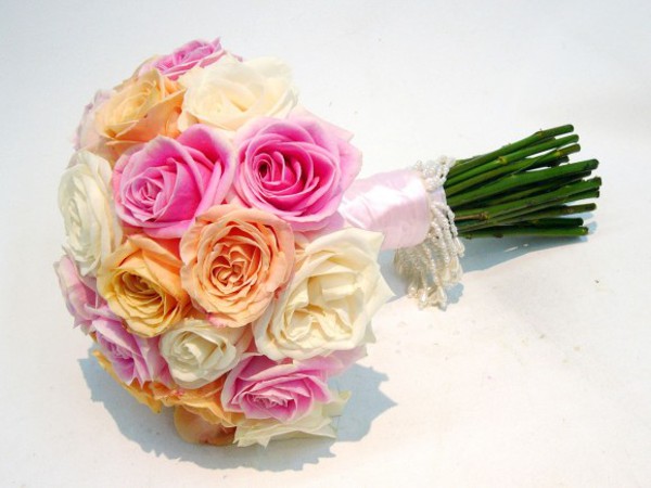 Mách cô dâu cách chọn màu hoa cưới theo mệnh