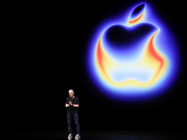 Apple ប្រកាសចេញ iPhone ថ្មី! សុខចិត្តខាតរាប់លានដុល្លារ  តែមិនព្រមដំឡើងថ្លៃ មិនខ្លាចរឿងពន្ធគយរបស់លោក Trump ទេឬ?