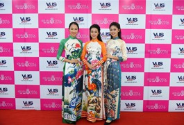 Người đẹp HHVN 2016 tự tin với tiếng Anh vững vàng