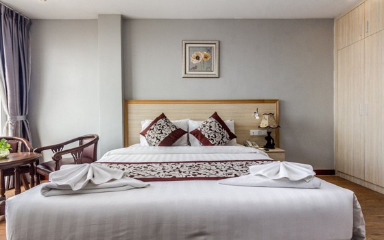 សណ្ឋាគារ Paragon Central Hotel & Sky Bar ភ្នំពេញ