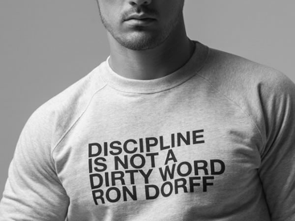 8 ពាក្យស្លោកដែលគួរឱ្យចាប់អារម្មណ៍បំផុតនៅលើសំលៀកបំពាក់របស់ពុកចង្ការ