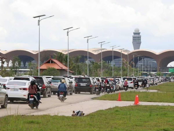 ការ​ទស្សនា​នៅ​ព្រ​លាន​យន្ត​អន្តរជាតិ​តេ​ជោ​ថ្មី ស្ថិត​នៅ​ក្រុង​តា​ខ្មៅ ខេត្តកណ្តាល​ ចាប់ពី​ថ្ងៃ​ទី​១៦ ខែកញ្ញា ឆ្នាំ​២០២៥ ​តទៅ​នឹង​ត្រូវ​បង់ថ្លៃ​ចំណត​យានយន្ត​។