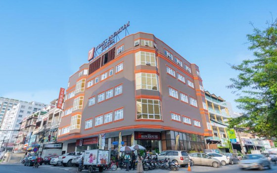 សណ្ឋាគារសេវេនដេព្រីមៀម រាជធានីភ្នំពេញ