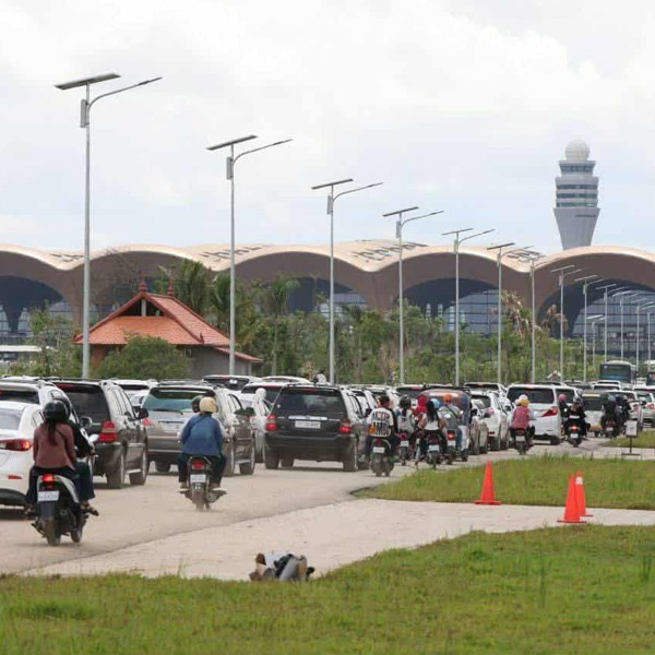 ការ​ទស្សនា​នៅ​ព្រ​លាន​យន្ត​អន្តរជាតិ​តេ​ជោ​ថ្មី ស្ថិត​នៅ​ក្រុង​តា​ខ្មៅ ខេត្តកណ្តាល​ ចាប់ពី​ថ្ងៃ​ទី​១៦ ខែកញ្ញា ឆ្នាំ​២០២៥ ​តទៅ​នឹង​ត្រូវ​បង់ថ្លៃ​ចំណត​យានយន្ត​។