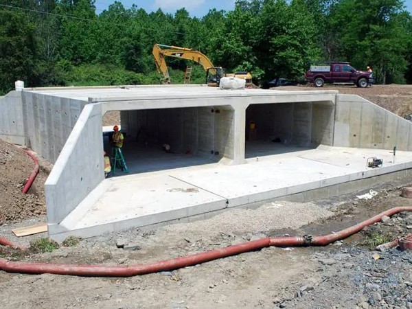 Box culvert and pipe culvert