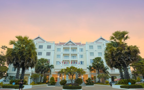 សណ្ឋាគារ និងស្ប៉ា ពោធិ៍សាត់