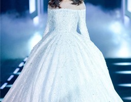 Những lần mẫu Việt “vật vã” với bạn diễn trên sàn catwalk