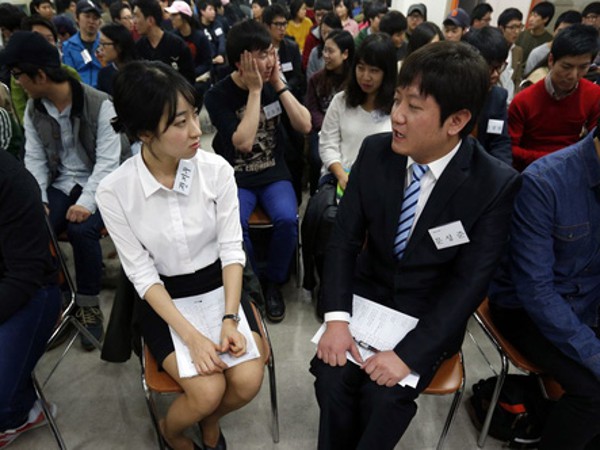 20 năm đèn sách không nghỉ của sinh viên Hàn Quốc chỉ để ra trường làm thuê cho các chaebol