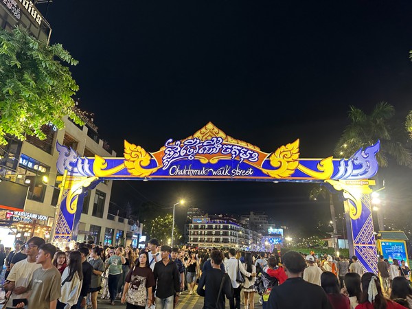 ផ្លូវថ្មើរជើងមានឈ្មោះផ្លូវការ ហៅថា «ផ្លូវថ្មើរជើងចតុមុខ»