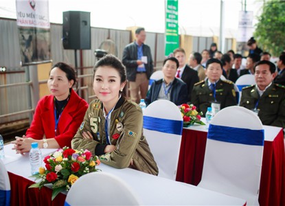 Huyền My giản dị tham dự buổi tiêu hủy ngà voi và sừng tê giác