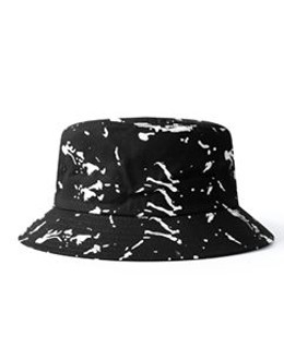 មួកត្រូវបានប្រោះដោយថ្នាំលាប