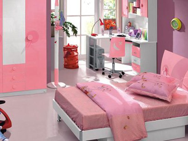 Căn phòng áp mái tràn ngập ánh sáng dành cho bé