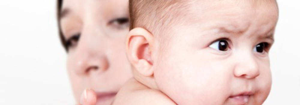 Trẻ hay ọc sữa, quấy khóc là bệnh gì?