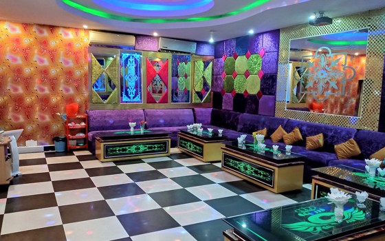 ភោជនីយដ្ឋាន&KTV coolpalace ខេត្តកំពត