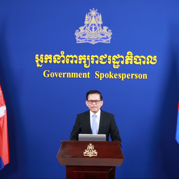 អ្នកនាំពាក្យរាជរដ្ឋាភិបាលកម្ពុជា ចាត់ទុកសកម្មភាពពង្រាយទូរកុងតឺន័រ រាយលួសបន្លា និងលួចសម្បត្តិពលរដ្ឋស៉ីវិលកម្ពុជាពីសំណាក់ទាហានថៃ ជាទង្វើខុសច្បាប់អន្ដរជាតិ និងបំពានលើខ្សែព្រំដែនអន្ដរជាតិ