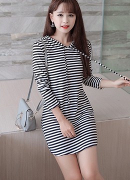 Đầm sọc kèm nón