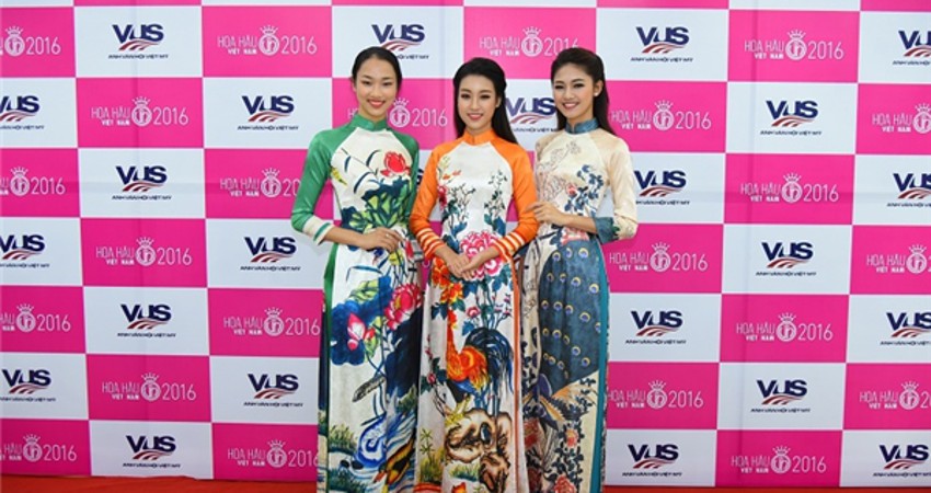 Người đẹp HHVN 2016 tự tin với tiếng Anh vững vàng