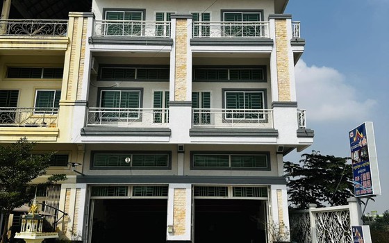 ផ្ទះសំណាក់ រស្មីមុន្នីរ័ត្ន 