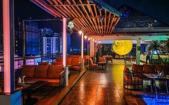 TheClouds Sky Lounge ភ្នំពេញ