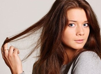 4 sản phẩm tốt nhất dành cho tóc khô hư tổn