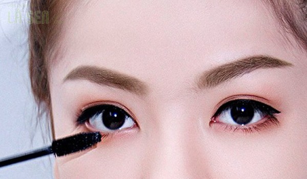 Luôn cuốn hút nhờ cách trang điểm cho mắt to  