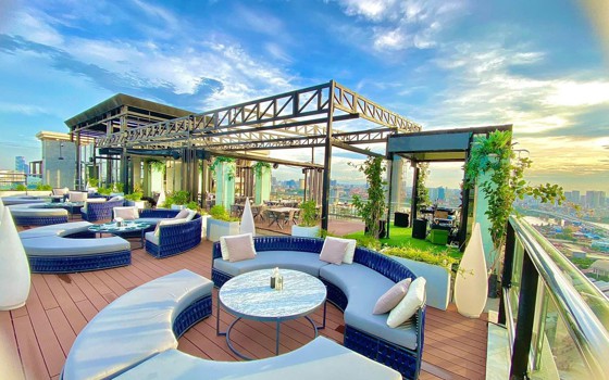 Scenery Sky Bar & Restaurant ភ្នំពេញ