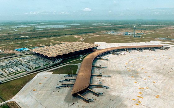 អបអរសាទរអាកាសយានដ្ឋានអន្តរជាតិភ្នំពេញតេជោ ដែលបានចាប់ផ្តើមដំណើរការបម្រើសេវាកម្មហោះហើរជូនភ្ញៀវជាតិ និងអន្តរជាតិ តភ្ជាប់ជើងមេឃកម្ពុជាទៅកាន់ពិភពលោកកាន់តែធំ និងទូលាយ​ជាងមុន។