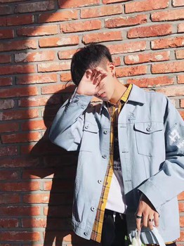 អាវពណ៌កាគី