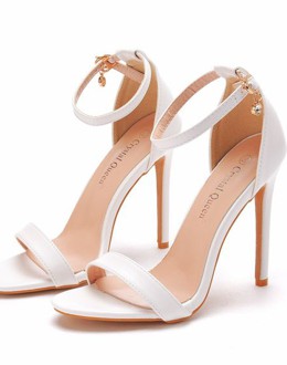 ស្បែកជើង​កែង